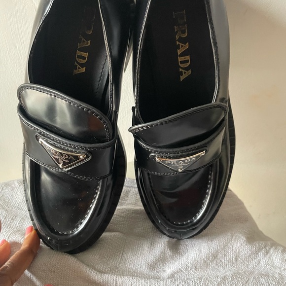 💎⭐️Authentic ⭐️Prada Women’s Leather Slip-On Loafers - Picture 12 of 14